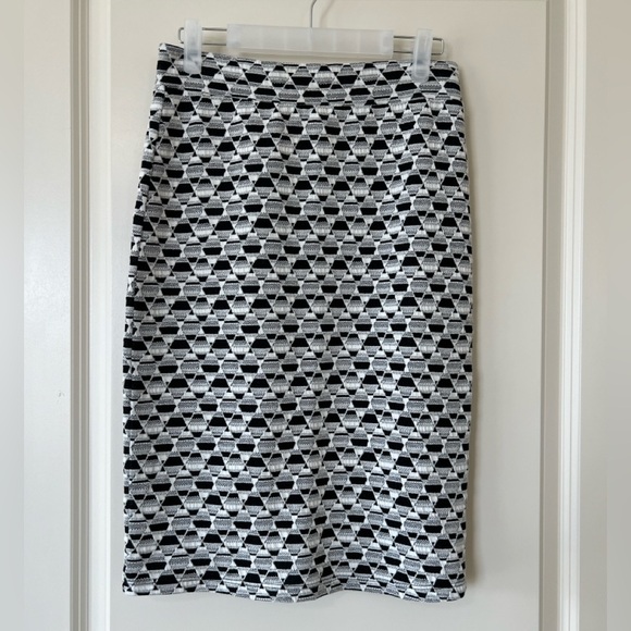 Gilli Black and White Pencil Skirt Knee-Length Work - Picture 1 of 4